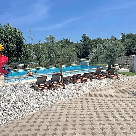 Hotel Camper Umma Pula